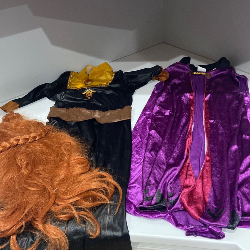 Disney Frozen 2 Anna costume dress, cape, & wig 7/8 great for Halloween /Dressup
